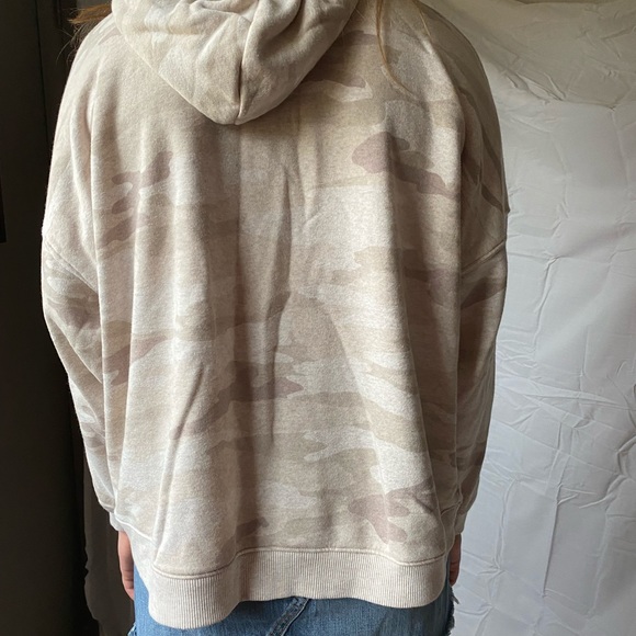 American Eagle Sweatshirt - Picture 2 of 2